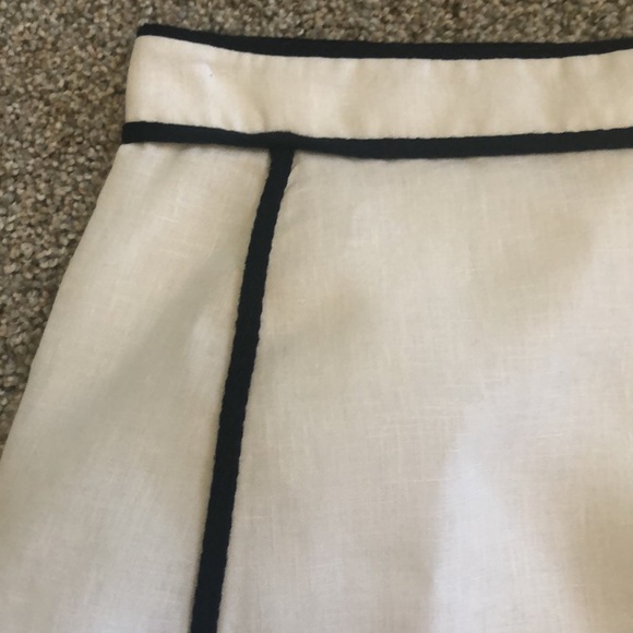 JCrew white lLinen Pencil Skirt with herringbone weave and black piping - Picture 3 of 7